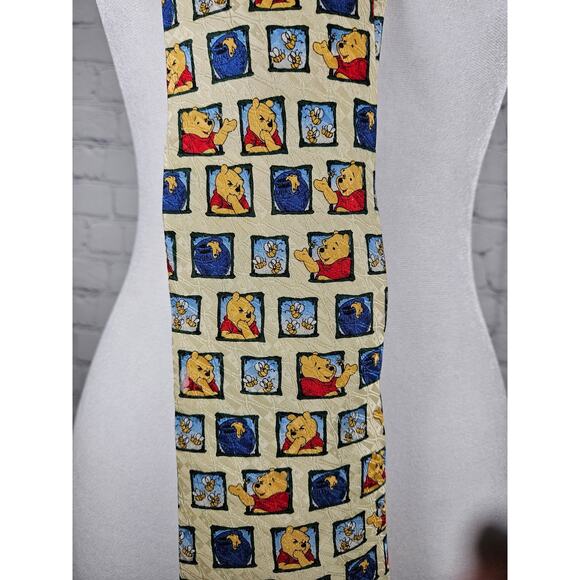 Van Heusen Men's Winnie the Pooh 100% Silk Tie Cream Blue Red - Picture 3 of 5